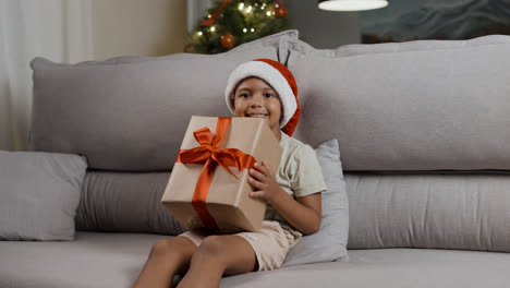 Child-with-Christmas-gift