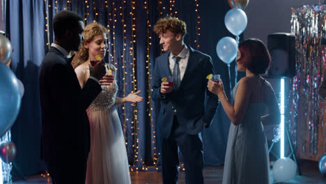 Teenagers-at-prom