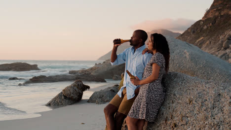 Couple-enjoying-day-at-the-beach