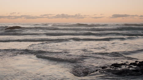 Adorable-summer-evening-at-the-beach