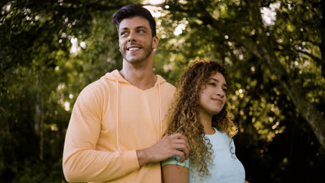 Couple-posing-outdoors