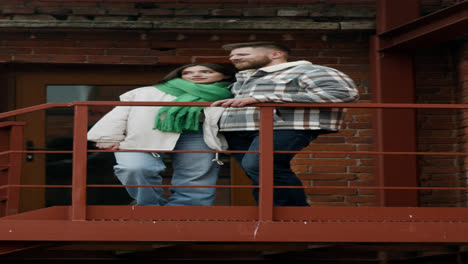 Couple-hugging-outside