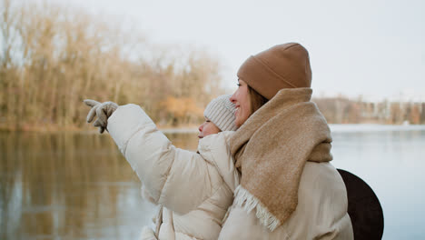 Mom-and-daughter-spending-time-together