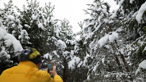 Backpacker-on-the-snow