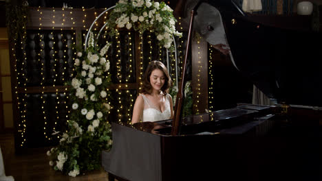 Bride-playing-piano