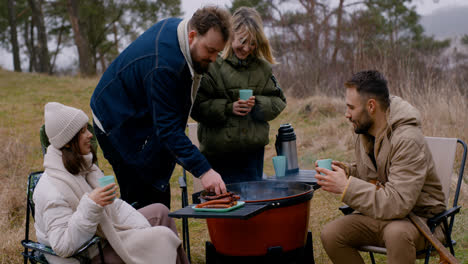 People-having-BBQ