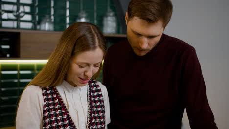 A-couple-cooking-together