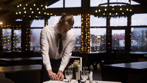 Waiter-smiling-at-camera