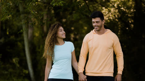 Couple-posing-outdoors