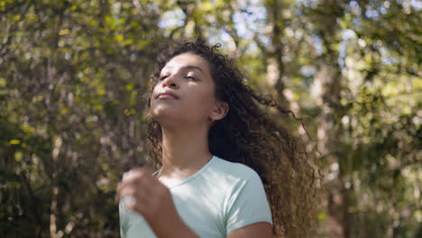 Young-woman-running-in-the-forest