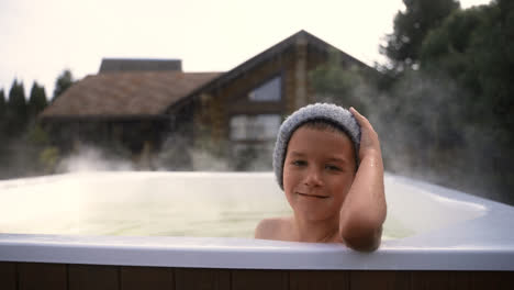 Outdoor-hot-tub