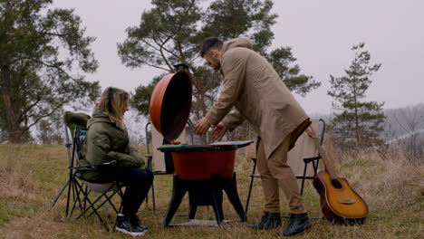 People-having-picnic