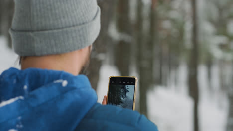 Fotograf-Auf-Dem-Schnee