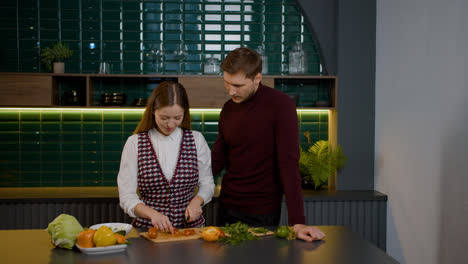 A-couple-cooking-together