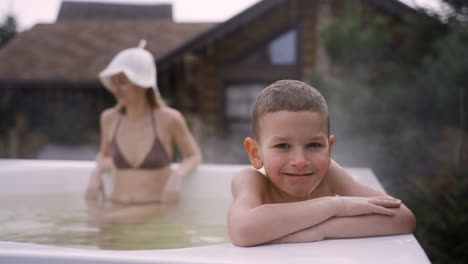 Outdoor-hot-tub