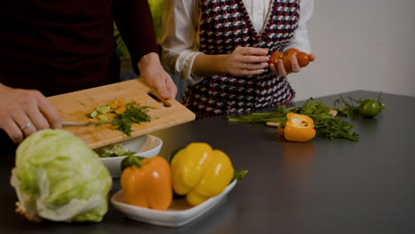 Ein-Paar-Kocht-Zusammen