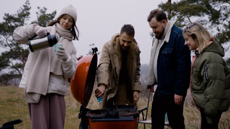 People-having-BBQ