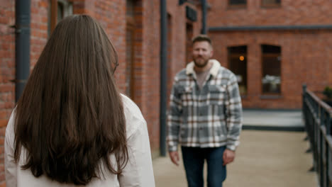 Couple-hugging-outside