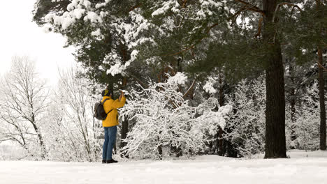 Backpacker-on-the-snow