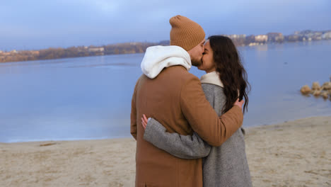 Couple-hugging-outside