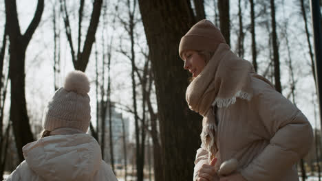 Mom-and-daughter-in-the-park