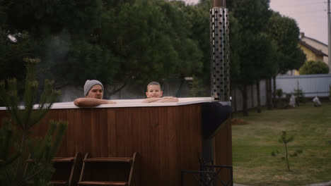 Outdoor-hot-tub