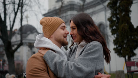 Couple-hugging-outside