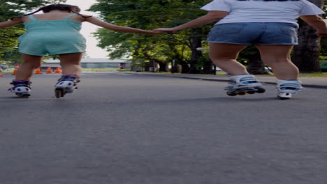 Mom-and-daughter-on-roller-skates