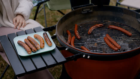 Leute-Beim-Grillen