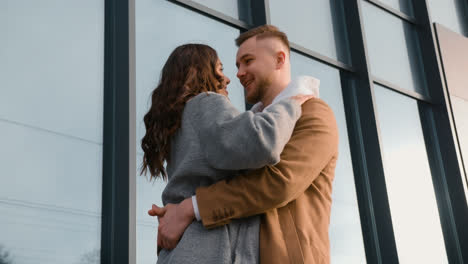 Couple-hugging-outside