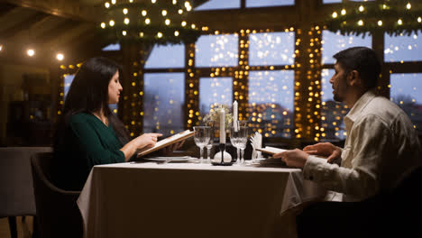 A-couple-dining-at-a-restaurant