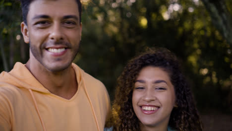 Smiling-couple-saying-hello