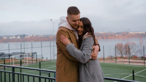 Couple-hugging-outside