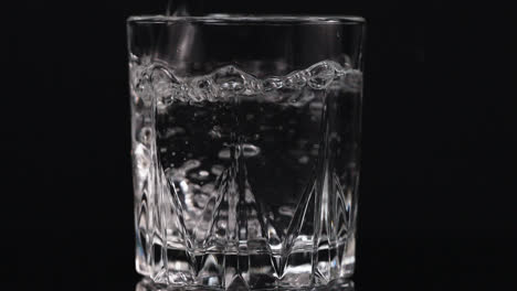 Glas-Mit-Wasser