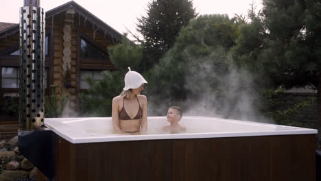 Outdoor-hot-tub