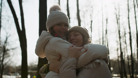 Mom-and-daughter-in-the-park