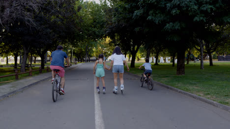 Familia-Pasando-Tiempo-Juntos