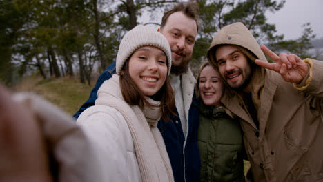 People-taking-a-selfie