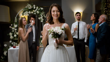 Bride-with-bouquet