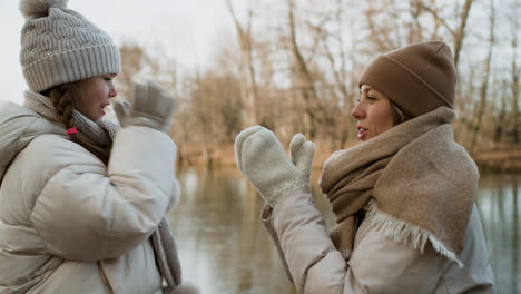 Mom-and-daughter-playing-a-hand-clapping-game