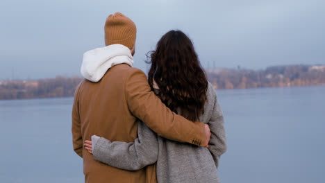 Couple-hugging-outside