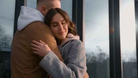 Couple-hugging-outside