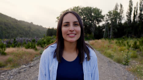 Woman-smiling-at-camera