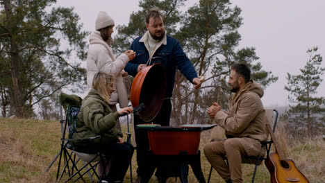 Leute-Beim-Picknick