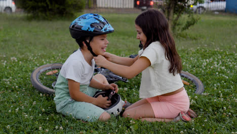 Kinder-Mit-Fahrradhelmen