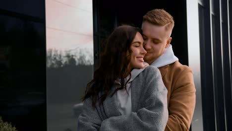 Couple-hugging-outside