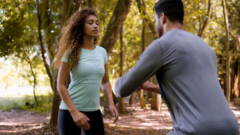 Entrenamiento-En-Pareja-Al-Aire-Libre