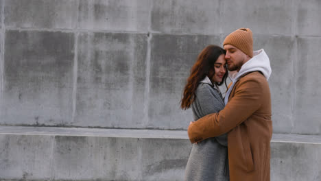 Couple-hugging-outside