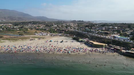 tourism-in-papudo-beach,-valparaiso-region,-country-of-chile