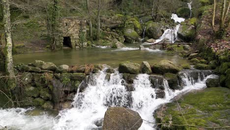 Serena-Cascada-De-Barrias-En-Felgueiras,-Portugal